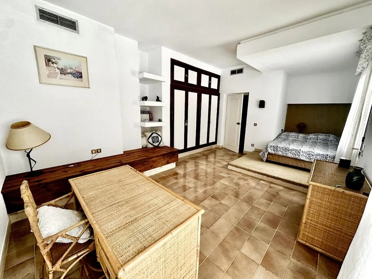 Villa Retreat Pool, Space And Guaranteed Tranquility Tunis 0*,  Tunesië